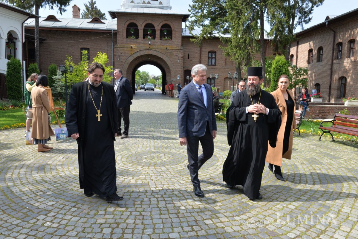 Artiști plastici din România și Republica Moldova la Mănăstirea Plumbuita 212536