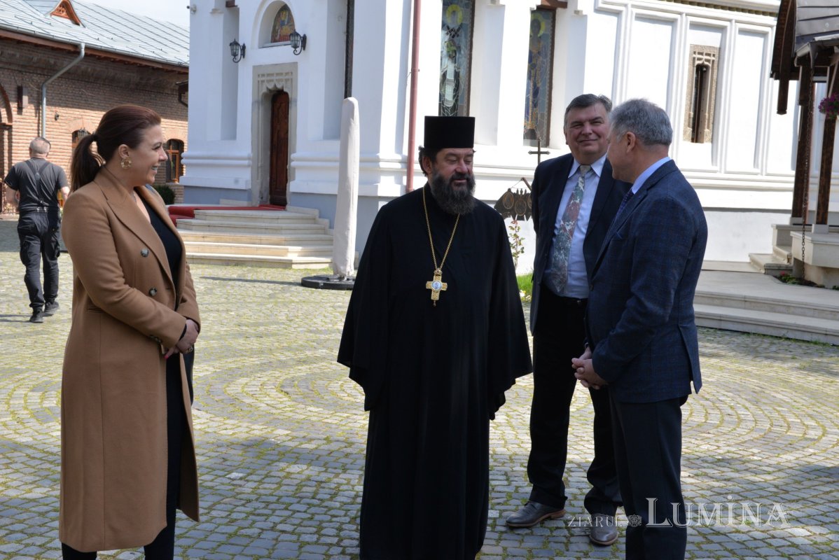 Artiști plastici din România și Republica Moldova la Mănăstirea Plumbuita 212542