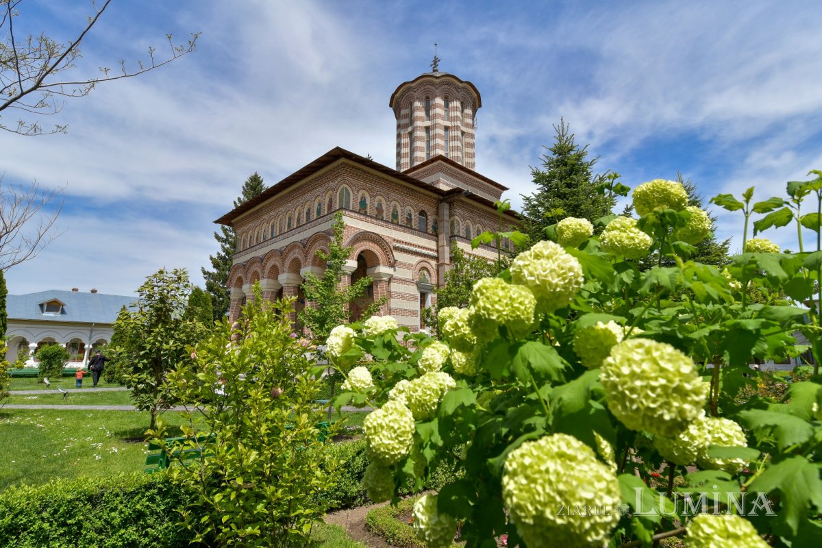 „Femeile mironosițe, dascăli ai evlaviei creștine” 212866