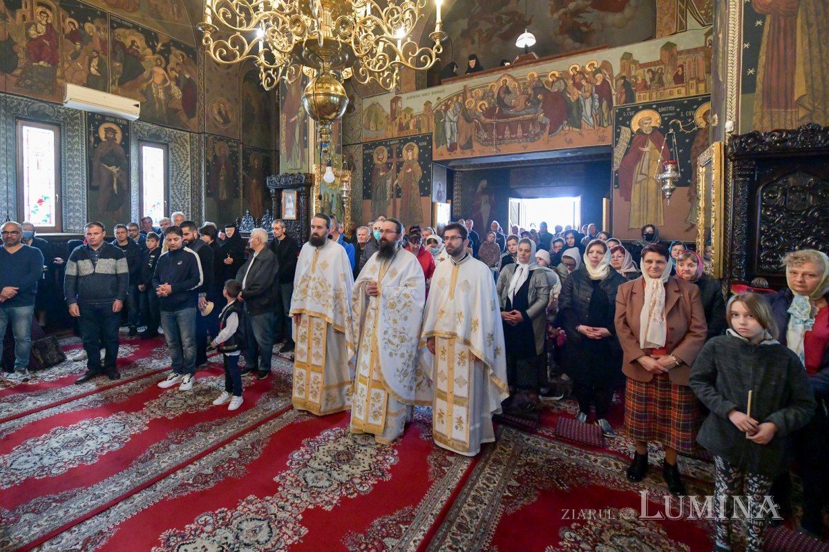 „Femeile mironosițe, dascăli ai evlaviei creștine” 212877