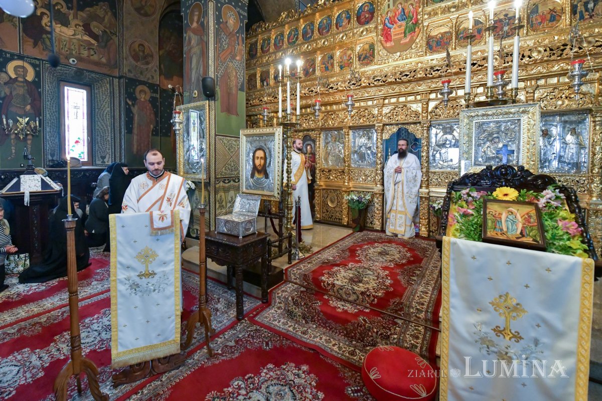 „Femeile mironosițe, dascăli ai evlaviei creștine” 212882