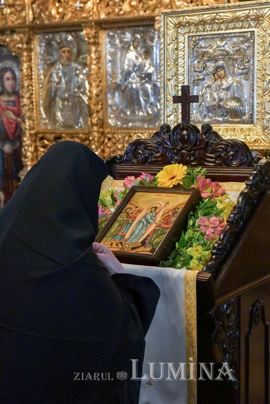 „Femeile mironosițe, dascăli ai evlaviei creștine” 212885