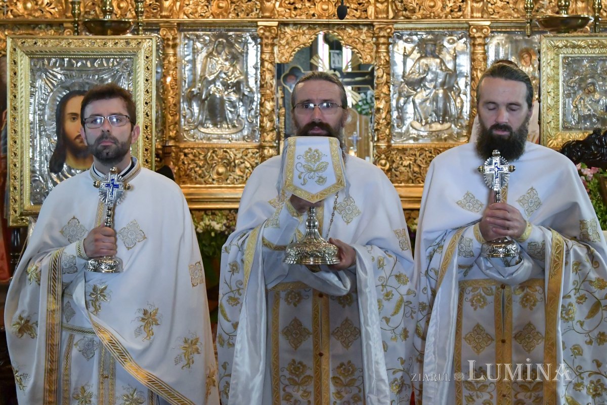 „Femeile mironosițe, dascăli ai evlaviei creștine” 212890