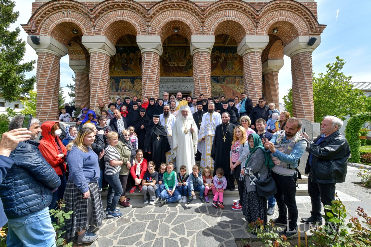 „Femeile mironosițe, dascăli ai evlaviei creștine” 212914