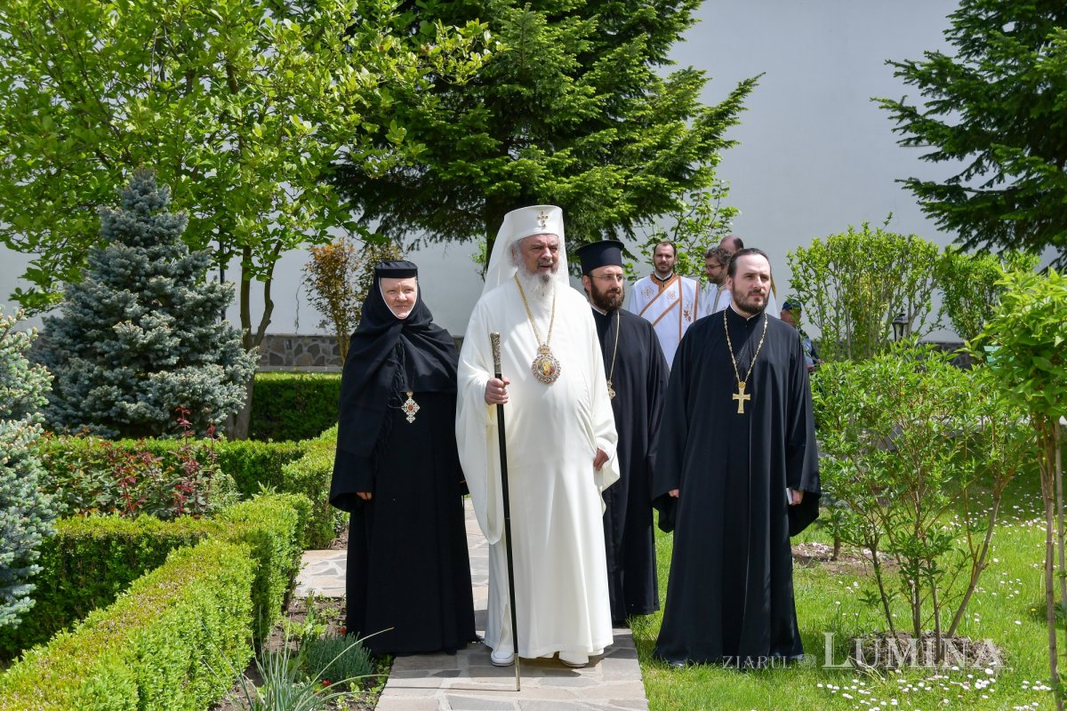 „Femeile mironosițe, dascăli ai evlaviei creștine” 212915