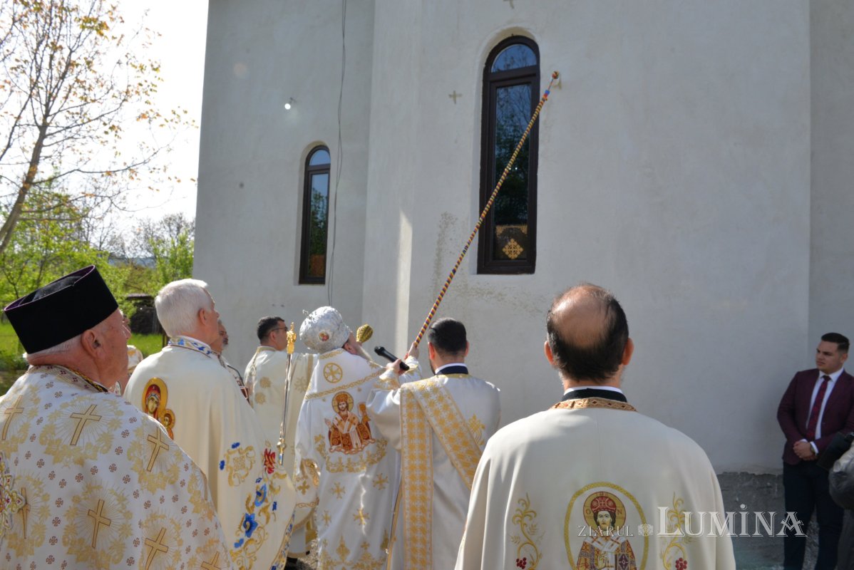Veșmânt de sfințenie pentru un nou lăcaș de rugăciune prahovean 212813