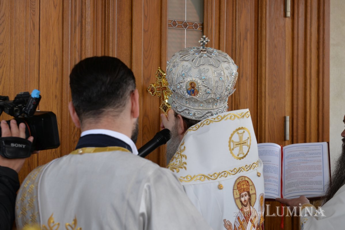 Veșmânt de sfințenie pentru un nou lăcaș de rugăciune prahovean 212814