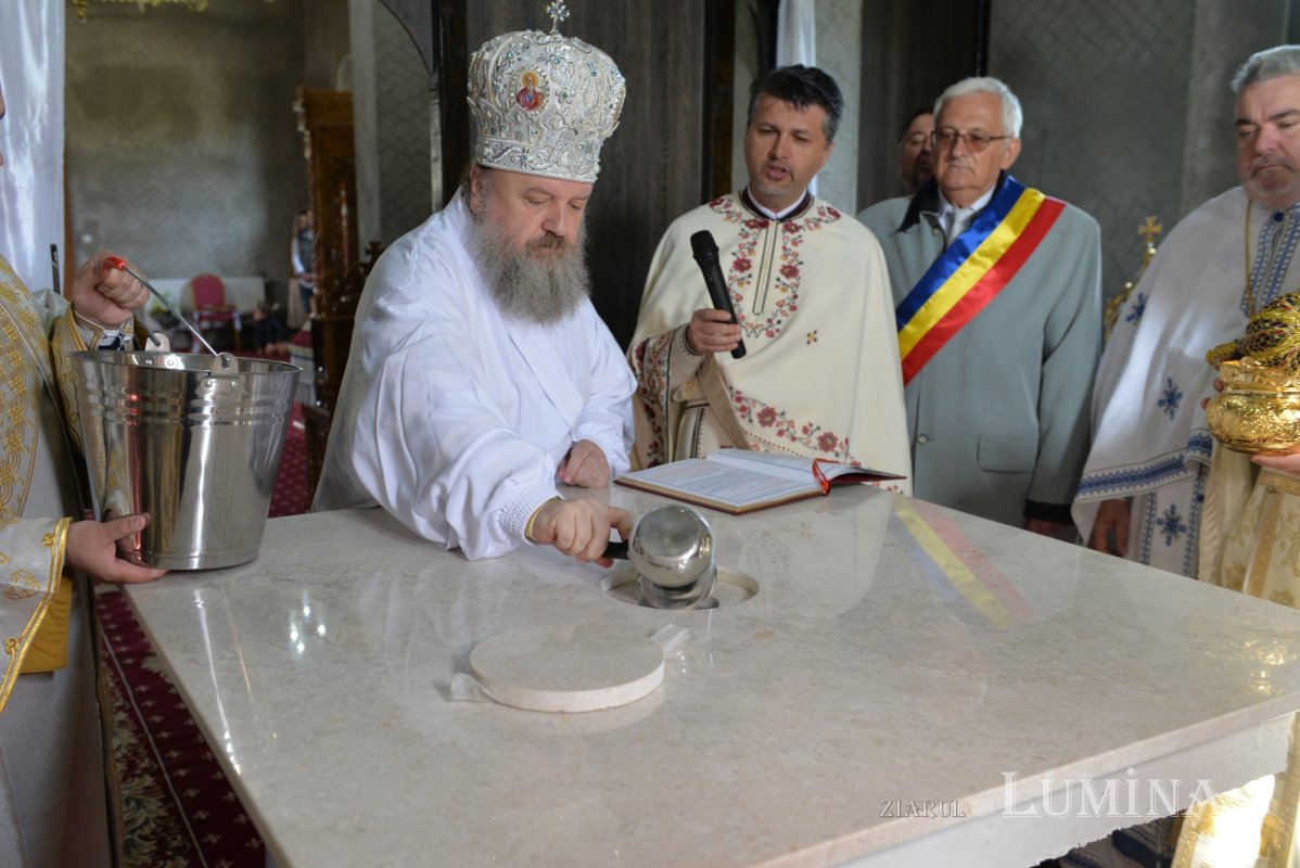 Veșmânt de sfințenie pentru un nou lăcaș de rugăciune prahovean 212818
