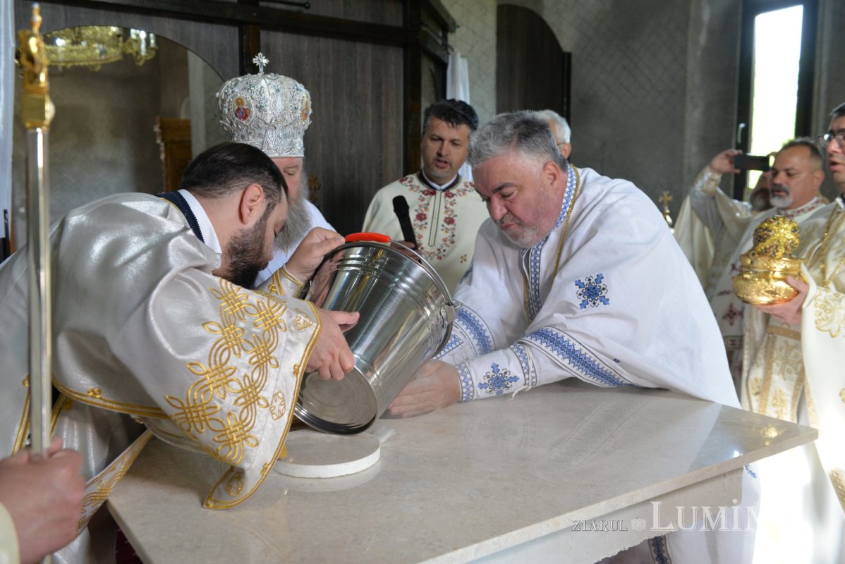 Veșmânt de sfințenie pentru un nou lăcaș de rugăciune prahovean 212819