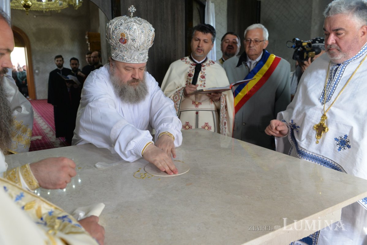 Veșmânt de sfințenie pentru un nou lăcaș de rugăciune prahovean 212821