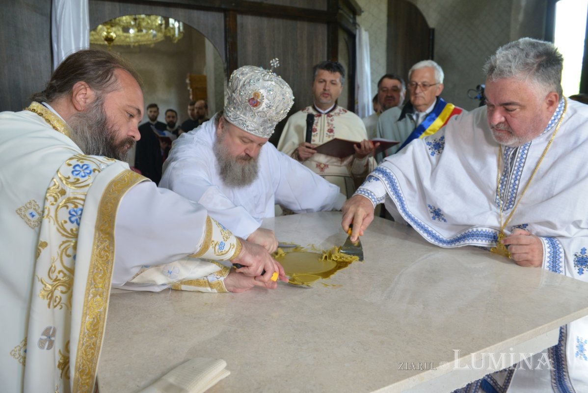 Veșmânt de sfințenie pentru un nou lăcaș de rugăciune prahovean 212822