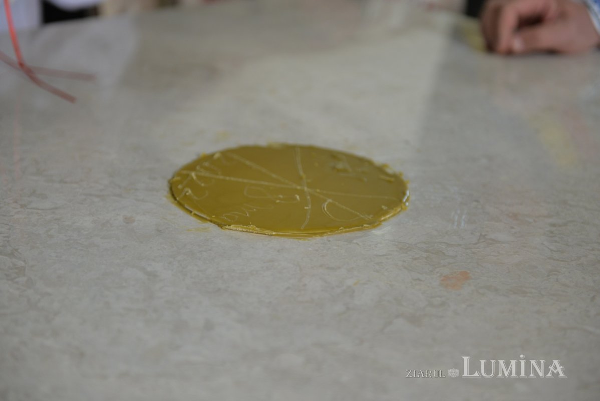 Veșmânt de sfințenie pentru un nou lăcaș de rugăciune prahovean 212824