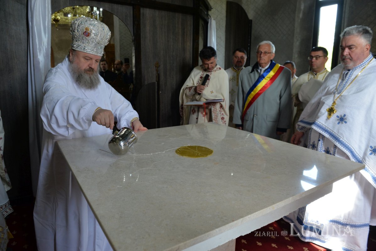 Veșmânt de sfințenie pentru un nou lăcaș de rugăciune prahovean 212825