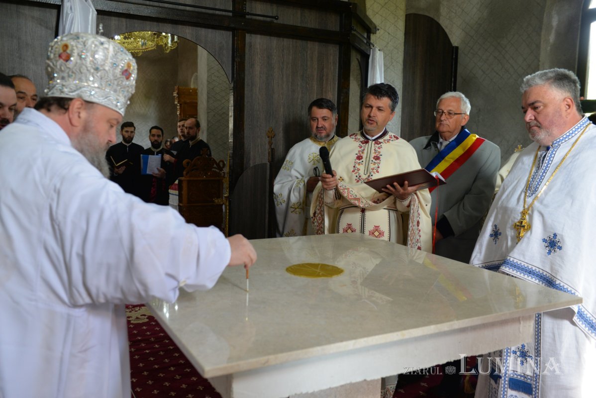 Veșmânt de sfințenie pentru un nou lăcaș de rugăciune prahovean 212827
