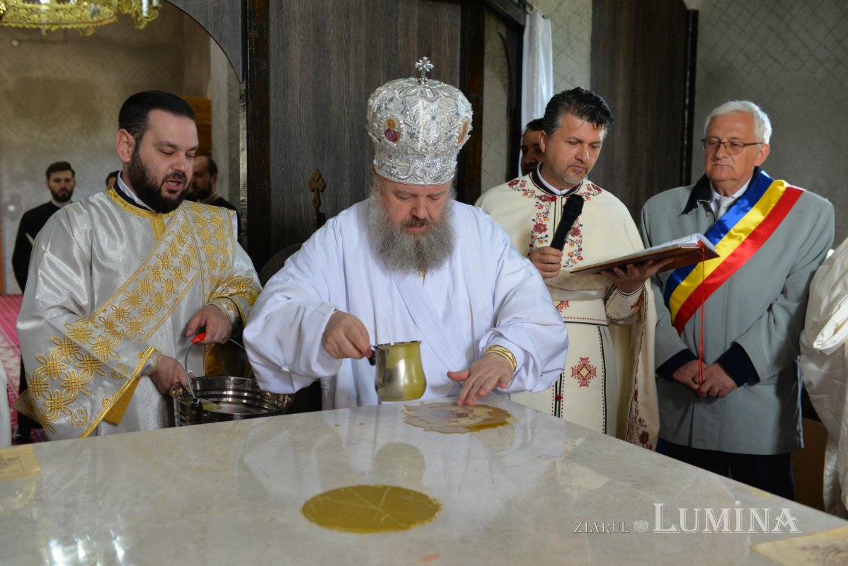 Veșmânt de sfințenie pentru un nou lăcaș de rugăciune prahovean 212828