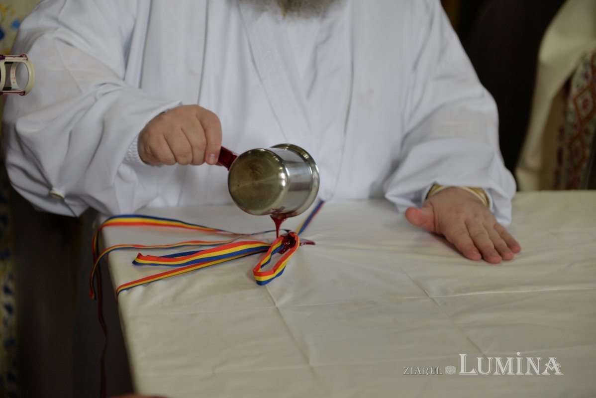 Veșmânt de sfințenie pentru un nou lăcaș de rugăciune prahovean 212831