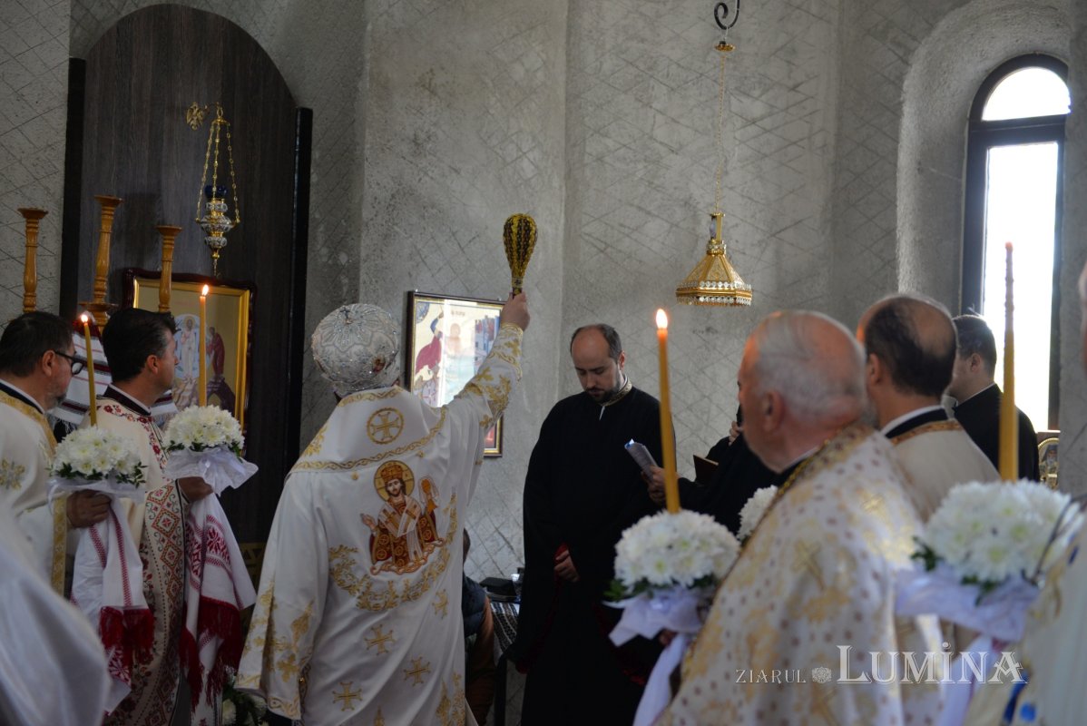 Veșmânt de sfințenie pentru un nou lăcaș de rugăciune prahovean 212837