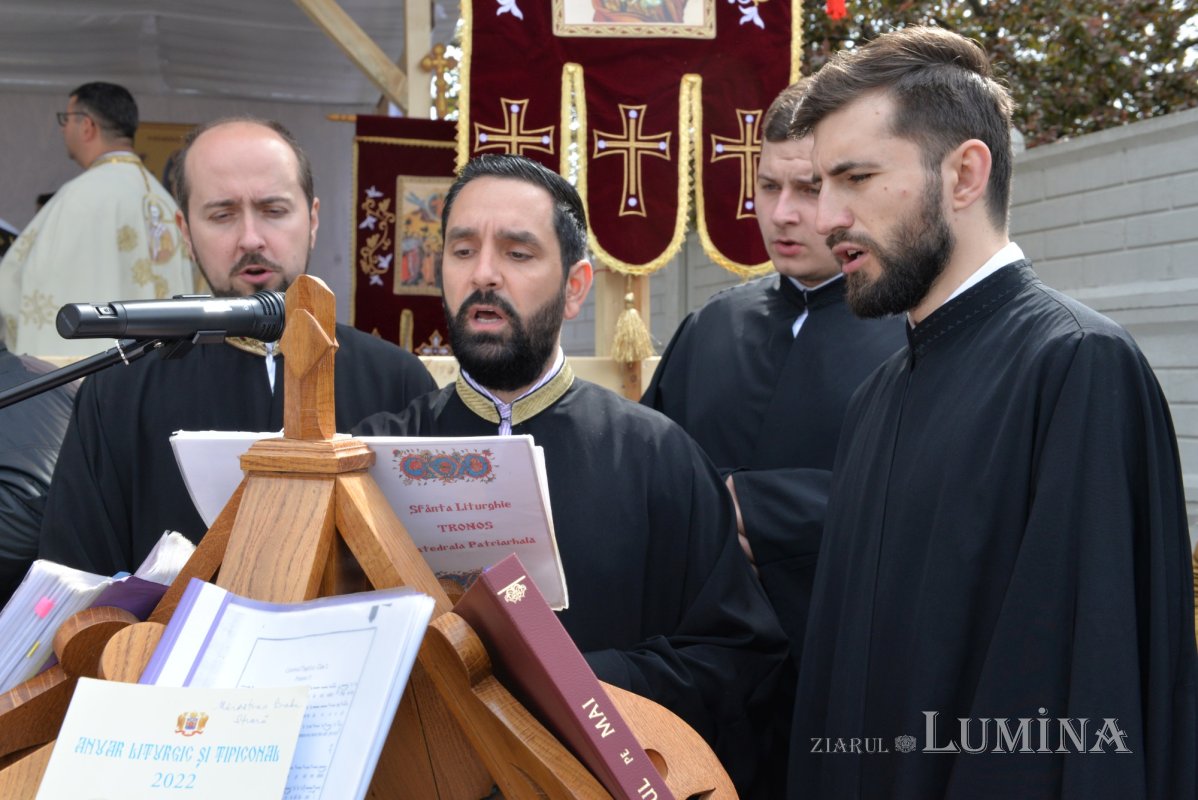 Veșmânt de sfințenie pentru un nou lăcaș de rugăciune prahovean 212841