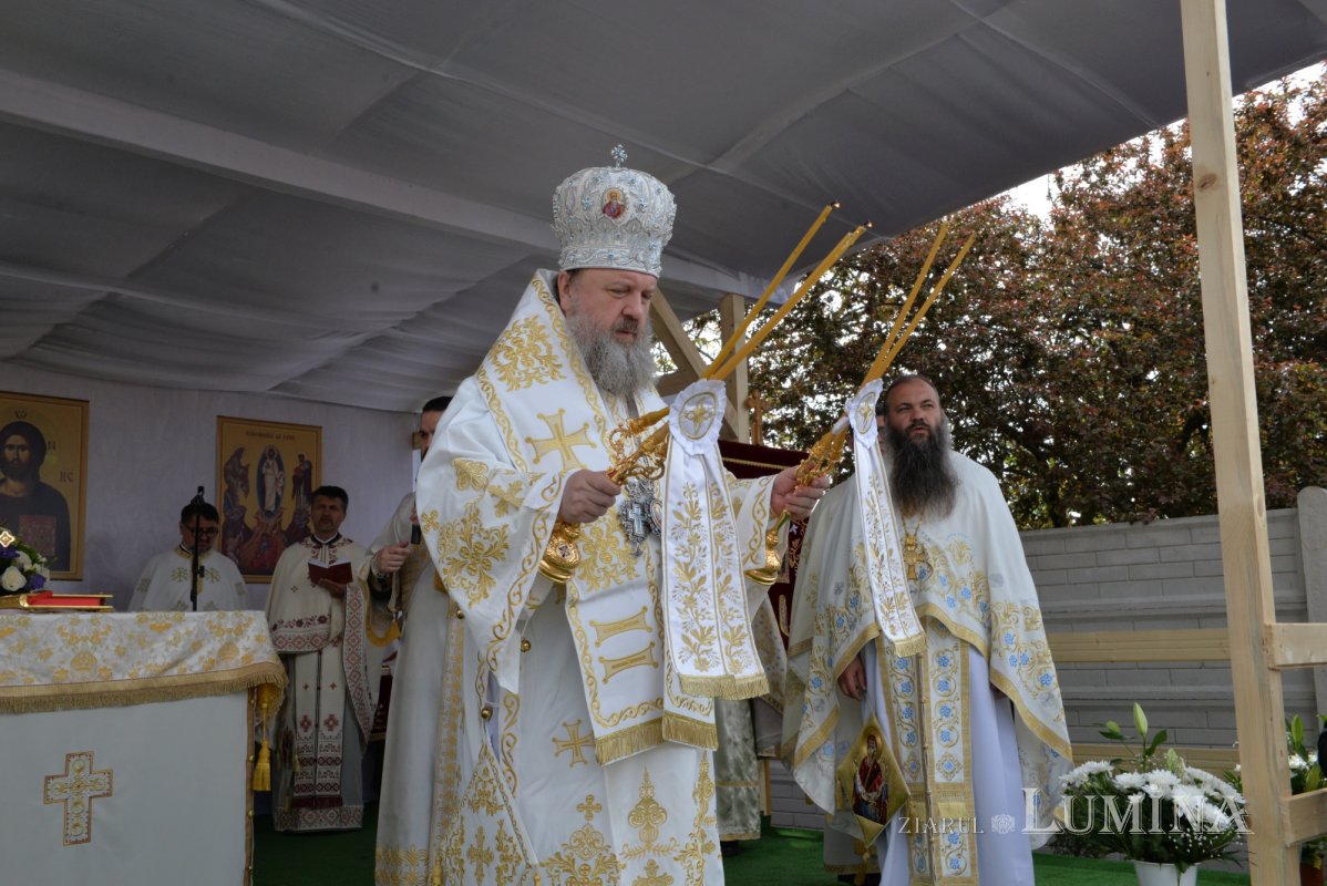 Veșmânt de sfințenie pentru un nou lăcaș de rugăciune prahovean 212843