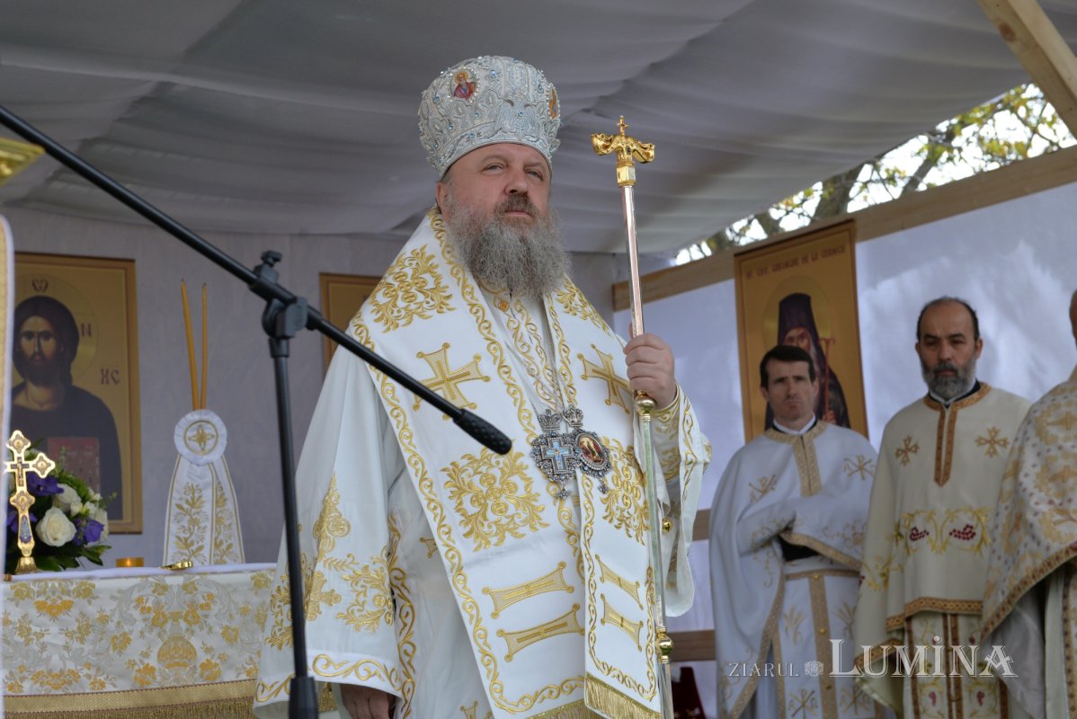 Veșmânt de sfințenie pentru un nou lăcaș de rugăciune prahovean 212849