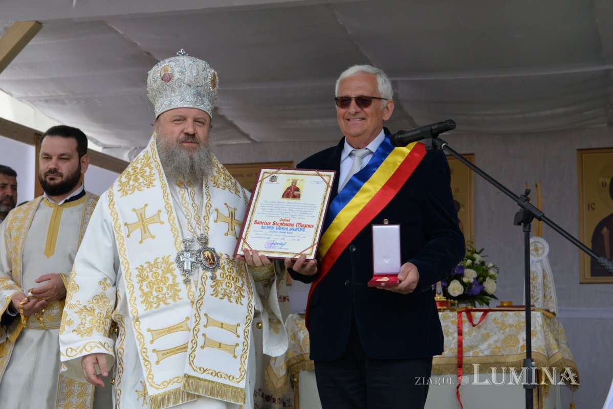 Veșmânt de sfințenie pentru un nou lăcaș de rugăciune prahovean 212860