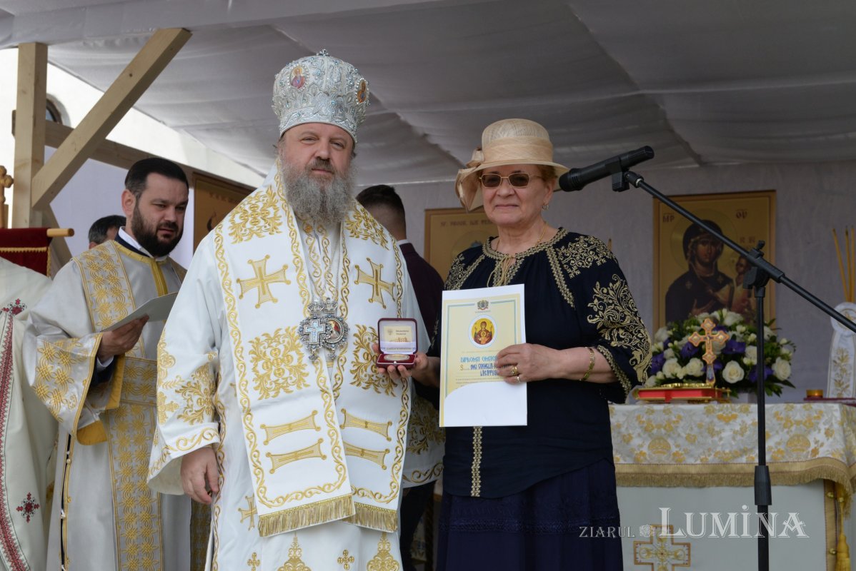 Veșmânt de sfințenie pentru un nou lăcaș de rugăciune prahovean 212862