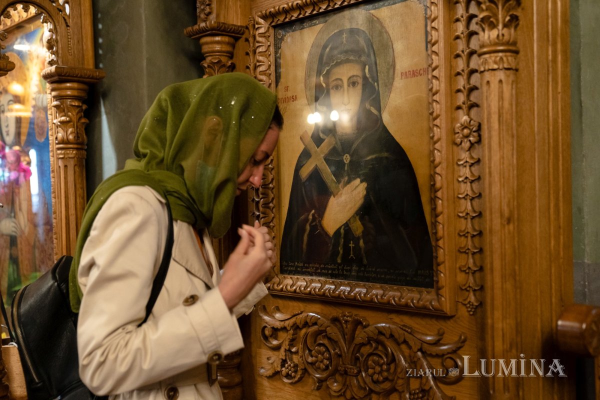 Sărbătoare la Biserica „Sfântul Nicolae”-Dintr-o zi din Bucureşti 213058