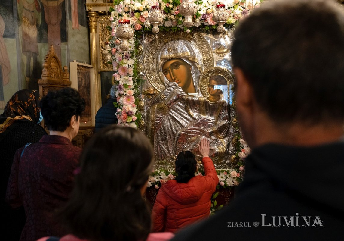 Sărbătoare la Biserica „Sfântul Nicolae”-Dintr-o zi din Bucureşti 213061