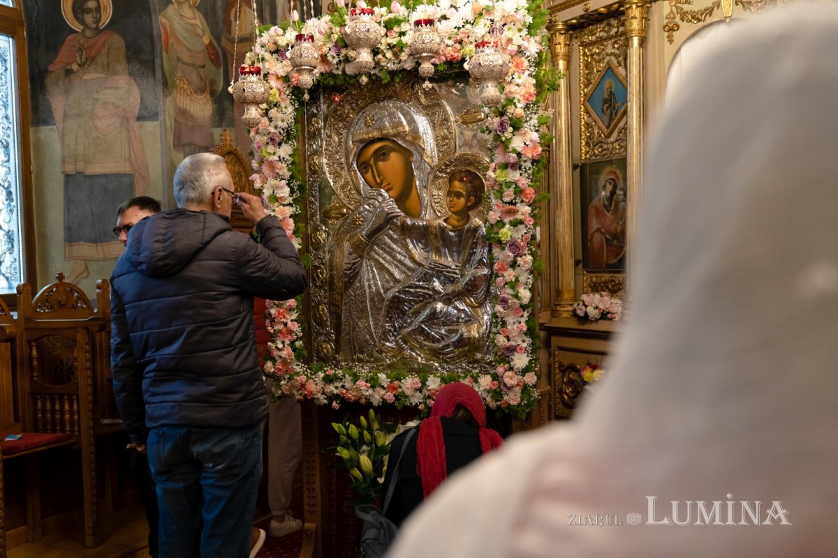 Sărbătoare la Biserica „Sfântul Nicolae”-Dintr-o zi din Bucureşti 213064