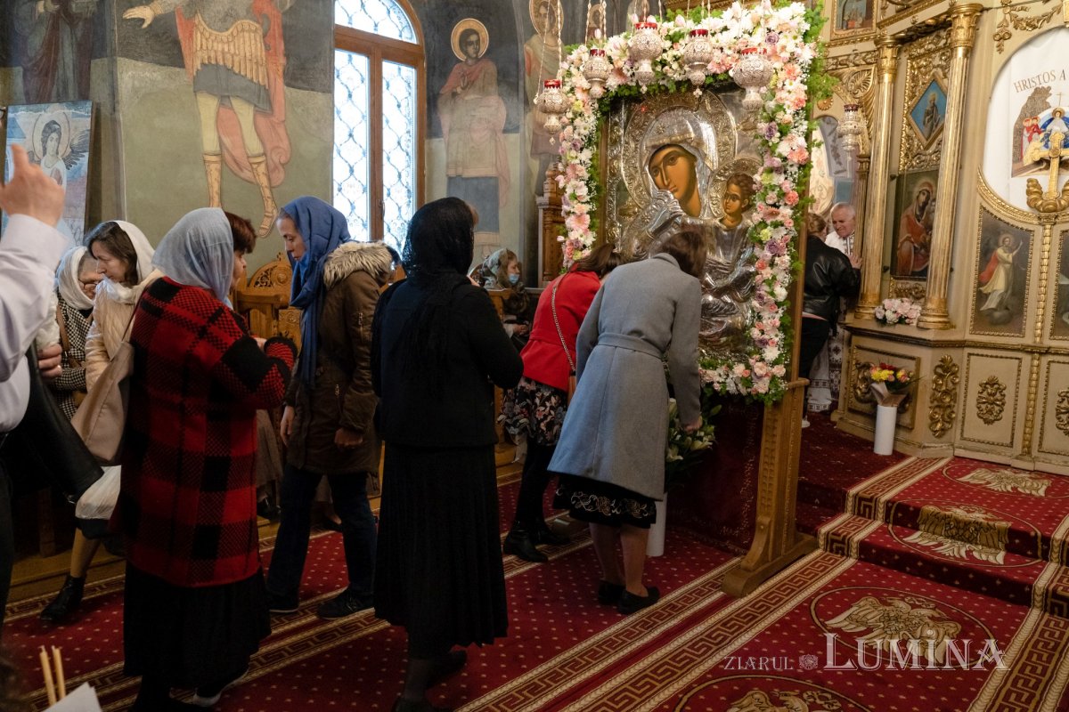 Sărbătoare la Biserica „Sfântul Nicolae”-Dintr-o zi din Bucureşti 213067