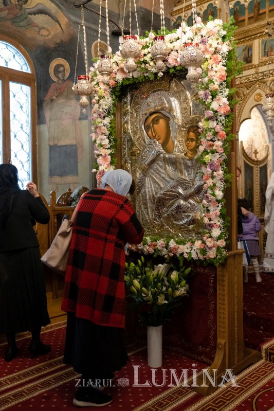 Sărbătoare la Biserica „Sfântul Nicolae”-Dintr-o zi din Bucureşti 213068