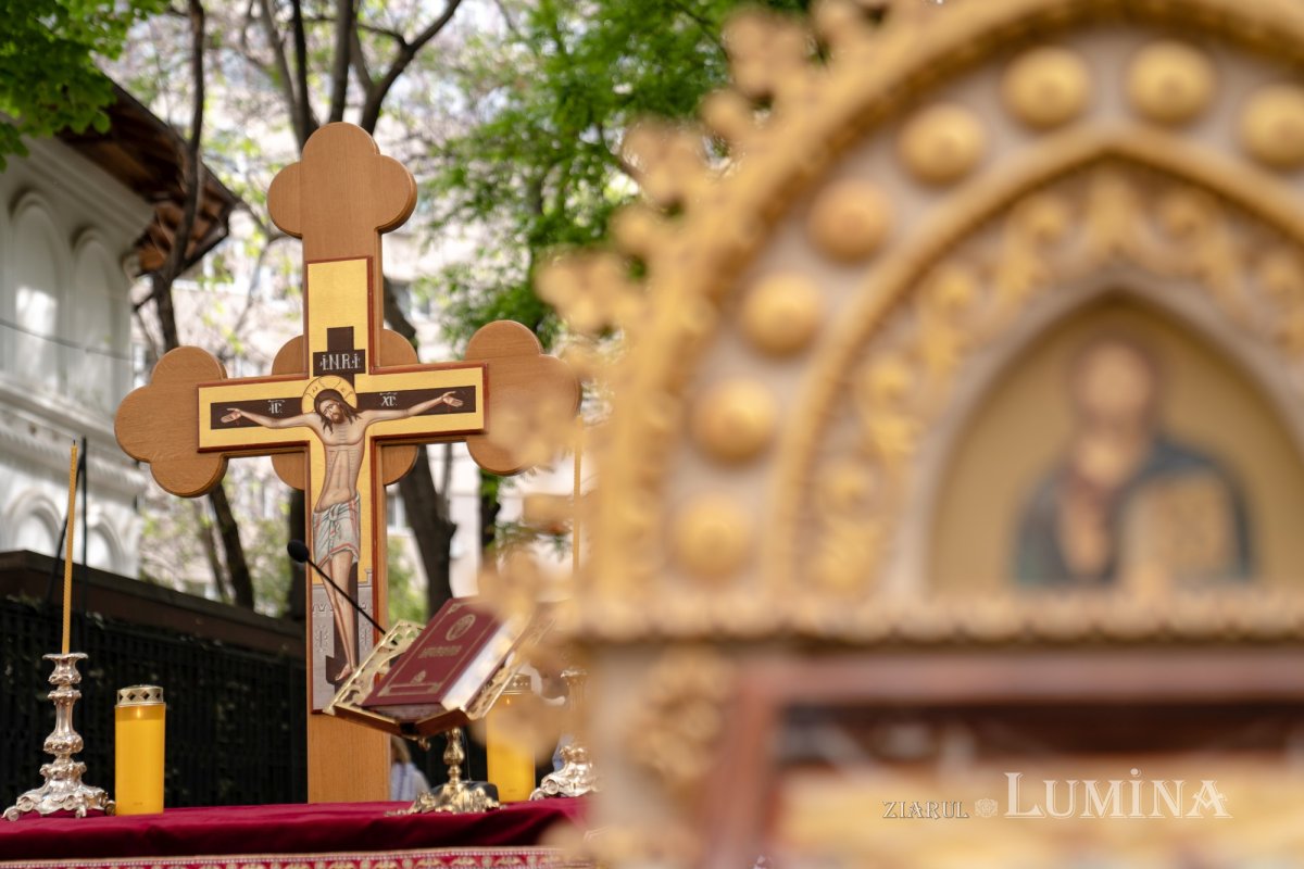 Sărbătoare la Biserica „Sfântul Nicolae”-Dintr-o zi din Bucureşti 213078