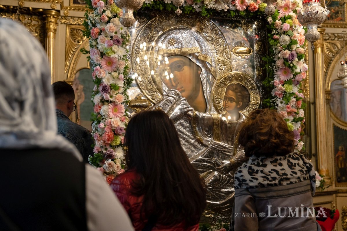 Sărbătoare la Biserica „Sfântul Nicolae”-Dintr-o zi din Bucureşti 213083