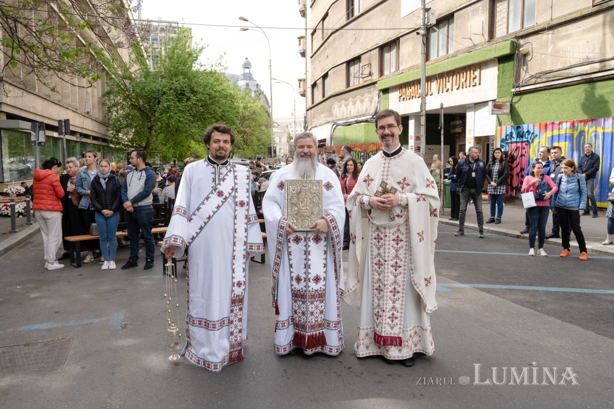 Sărbătoare la Biserica „Sfântul Nicolae”-Dintr-o zi din Bucureşti 213086