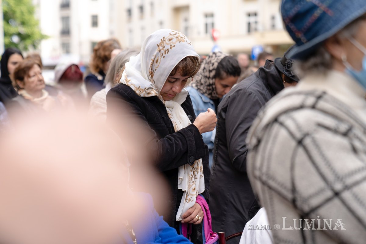 Sărbătoare la Biserica „Sfântul Nicolae”-Dintr-o zi din Bucureşti 213104