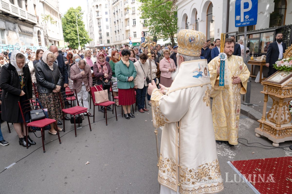 Sărbătoare la Biserica „Sfântul Nicolae”-Dintr-o zi din Bucureşti 213127