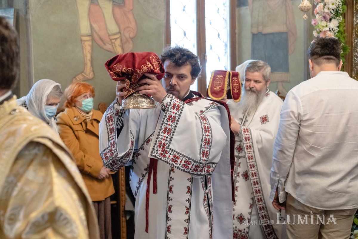 Sărbătoare la Biserica „Sfântul Nicolae”-Dintr-o zi din Bucureşti 213129