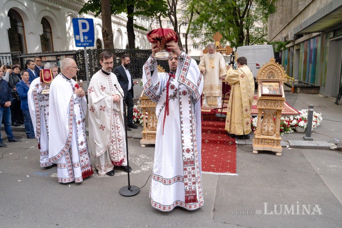Sărbătoare la Biserica „Sfântul Nicolae”-Dintr-o zi din Bucureşti 213131