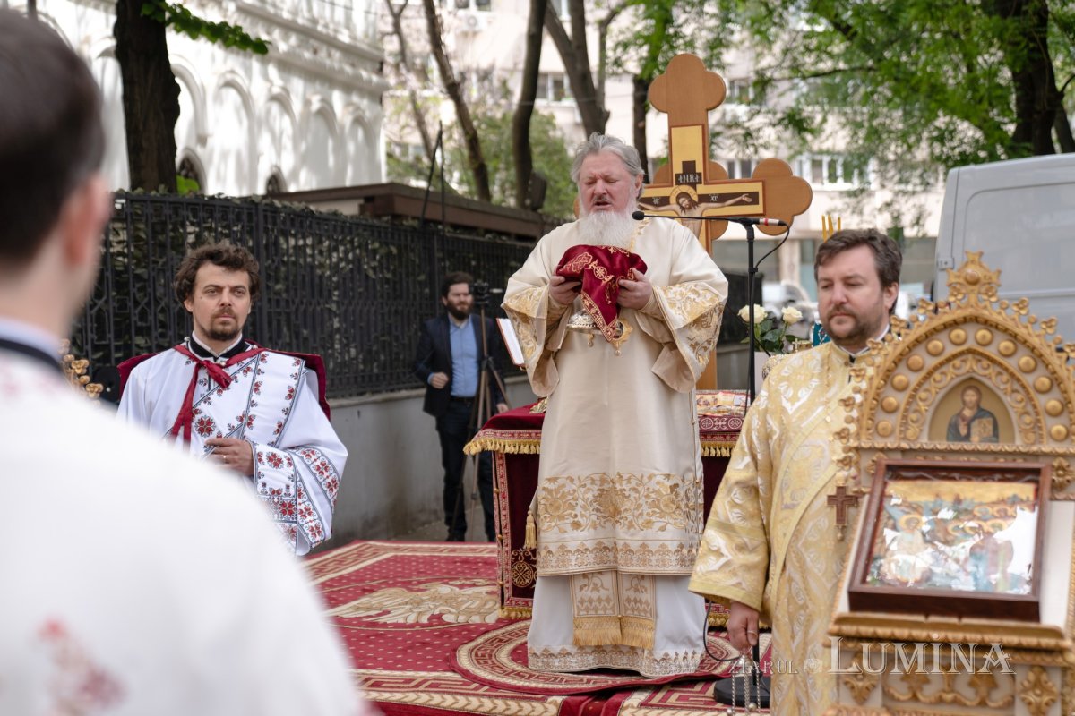 Sărbătoare la Biserica „Sfântul Nicolae”-Dintr-o zi din Bucureşti 213133