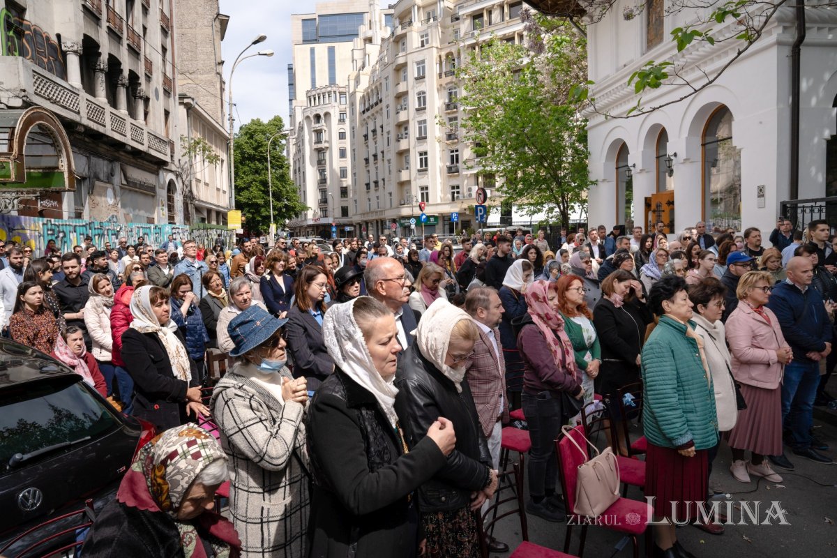 Sărbătoare la Biserica „Sfântul Nicolae”-Dintr-o zi din Bucureşti 213136