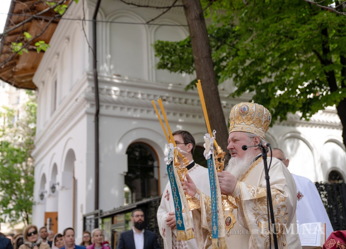 Sărbătoare la Biserica „Sfântul Nicolae”-Dintr-o zi din Bucureşti 213140
