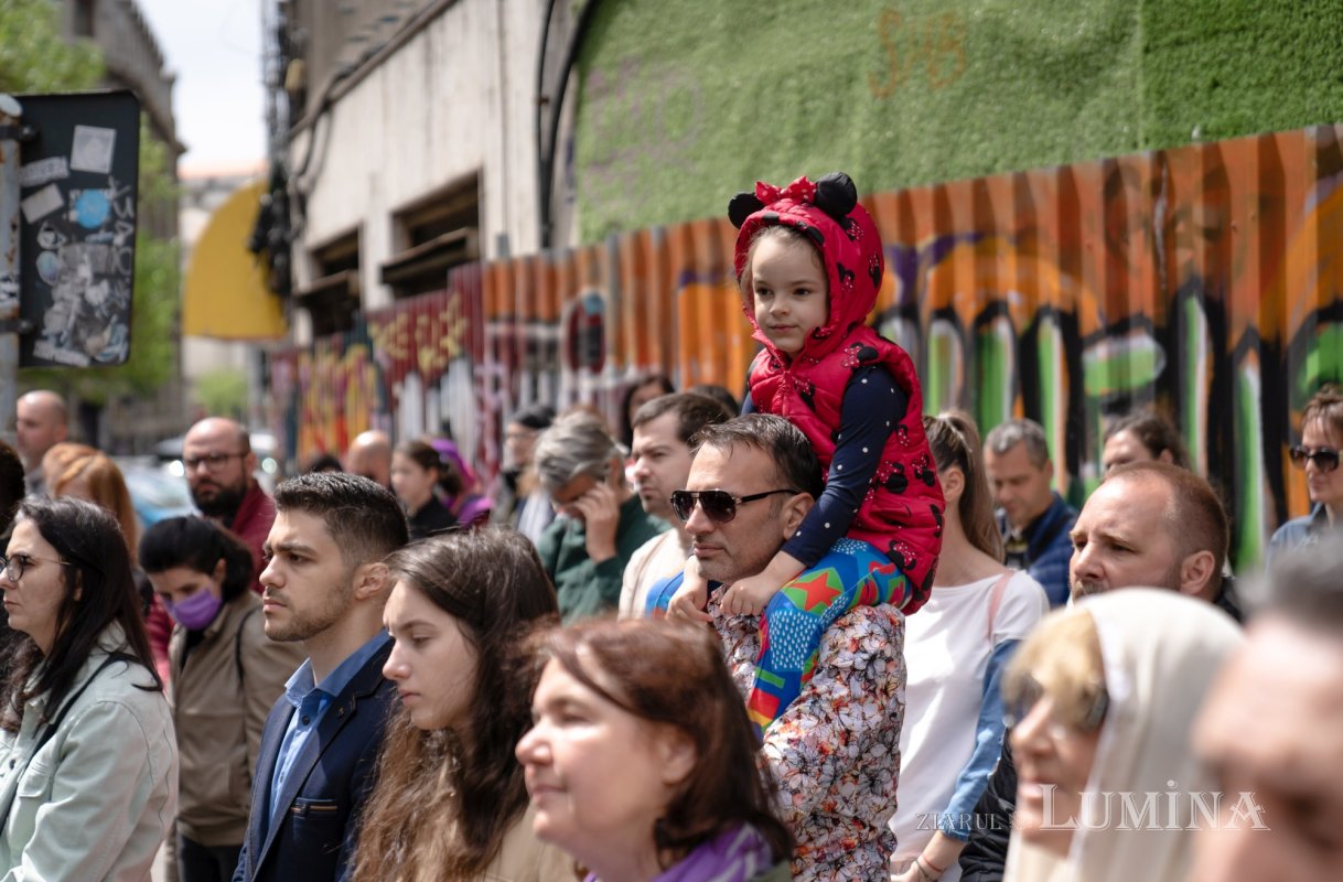 Sărbătoare la Biserica „Sfântul Nicolae”-Dintr-o zi din Bucureşti 213141