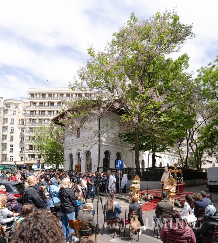 Sărbătoare la Biserica „Sfântul Nicolae”-Dintr-o zi din Bucureşti 213157