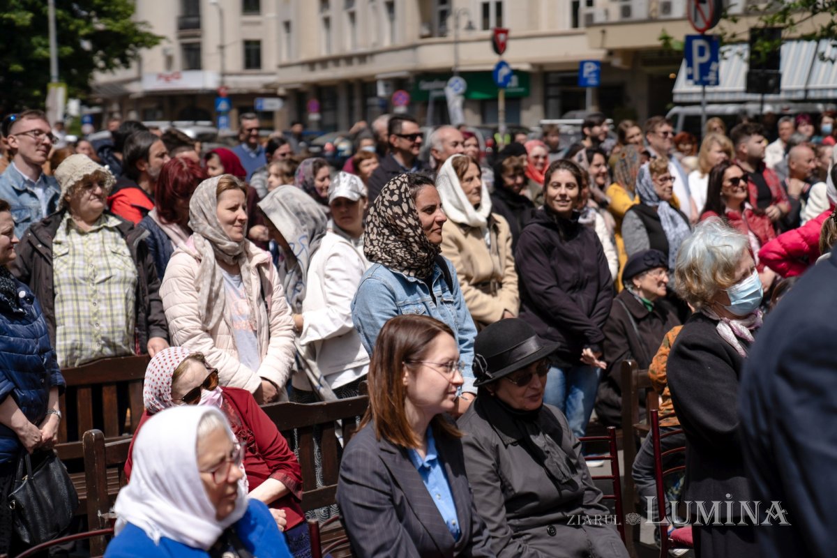 Sărbătoare la Biserica „Sfântul Nicolae”-Dintr-o zi din Bucureşti 213161