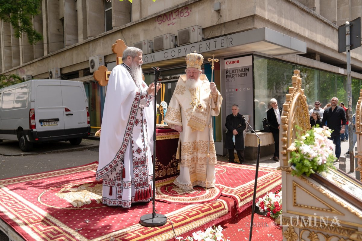 Sărbătoare la Biserica „Sfântul Nicolae”-Dintr-o zi din Bucureşti 213163