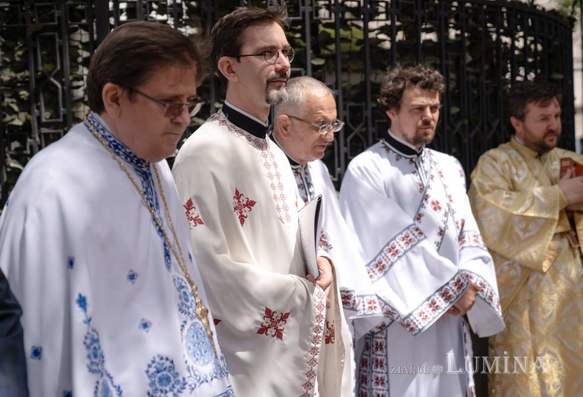 Sărbătoare la Biserica „Sfântul Nicolae”-Dintr-o zi din Bucureşti 213164