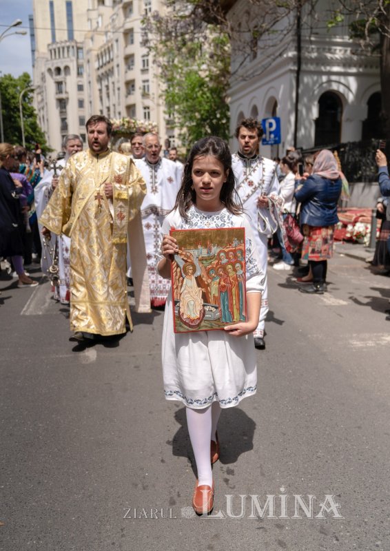 Sărbătoare la Biserica „Sfântul Nicolae”-Dintr-o zi din Bucureşti 213167