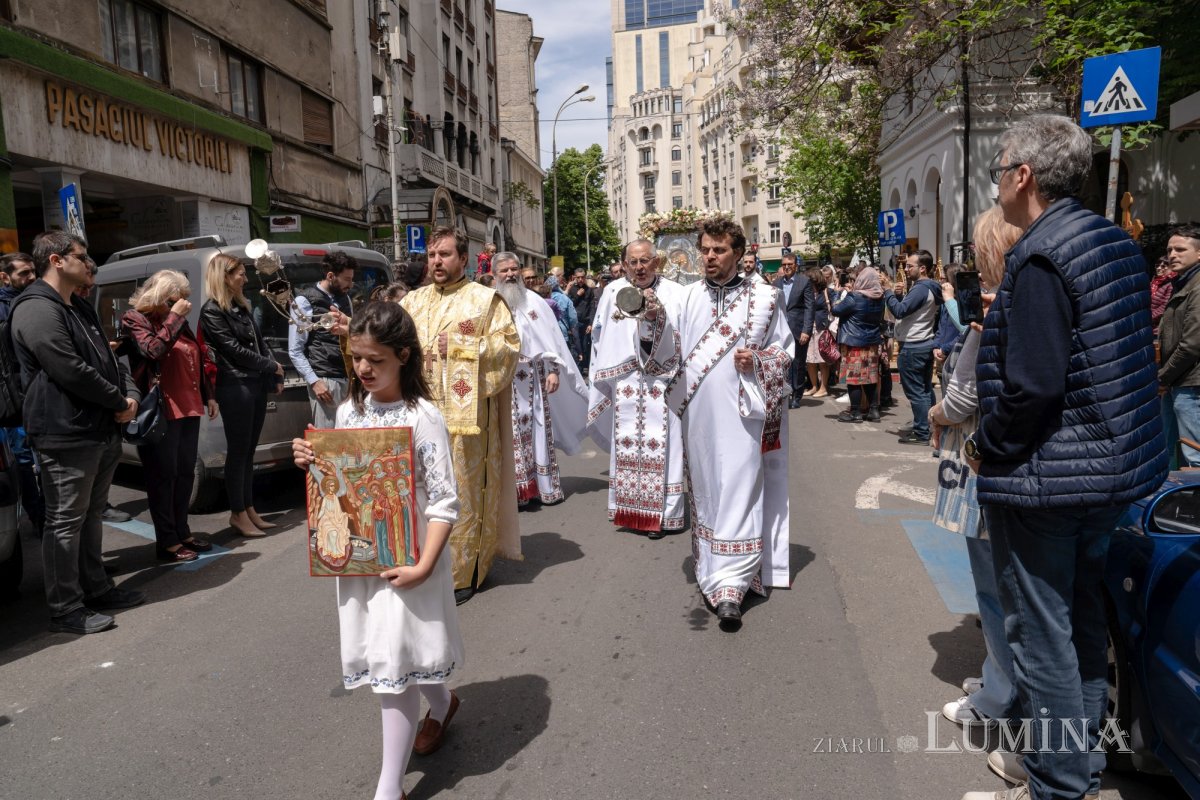 Sărbătoare la Biserica „Sfântul Nicolae”-Dintr-o zi din Bucureşti 213168