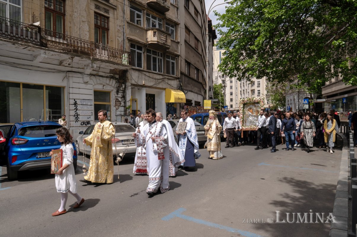 Sărbătoare la Biserica „Sfântul Nicolae”-Dintr-o zi din Bucureşti 213171