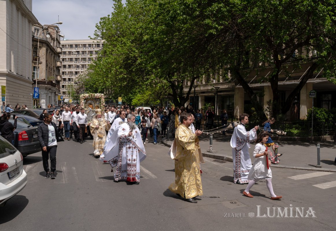 Sărbătoare la Biserica „Sfântul Nicolae”-Dintr-o zi din Bucureşti 213178